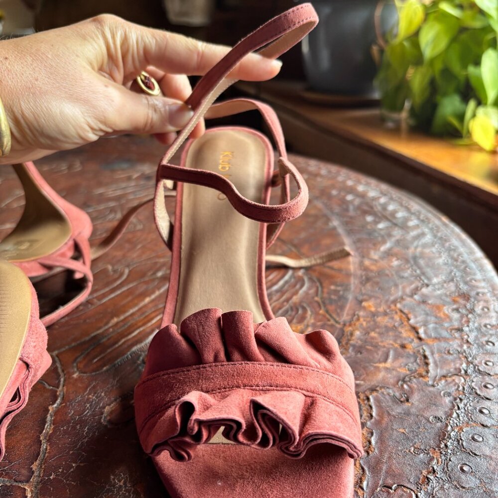 Elegant Pink Ruffle Heels - Picture 4 of 5